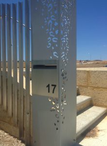 Mailmaster_Modern_Letterbox_in_Panel-550x750